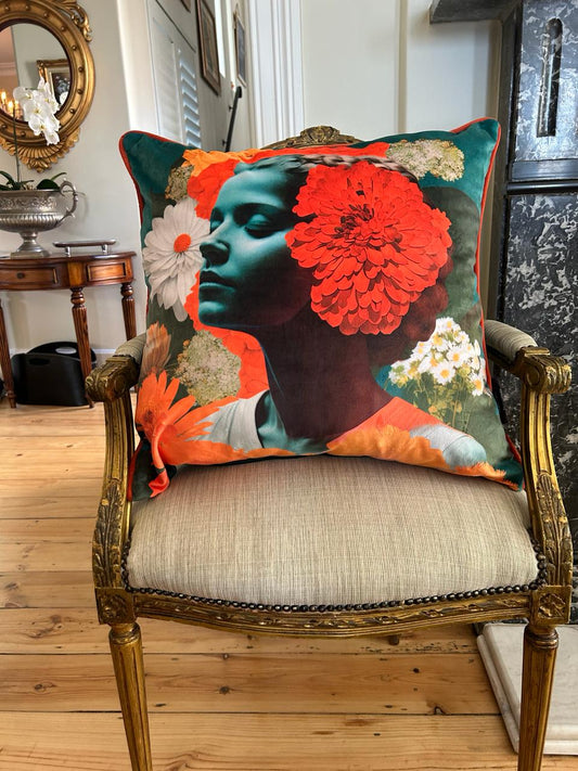 Regal Queen Cushion Cover